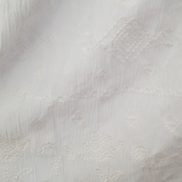 Embroidered blouse - Picture 3 of 4